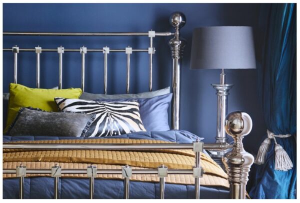 Dickens Bed