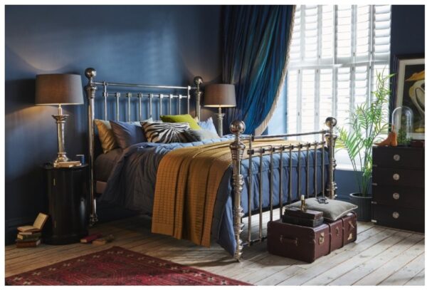 Dickens Bed