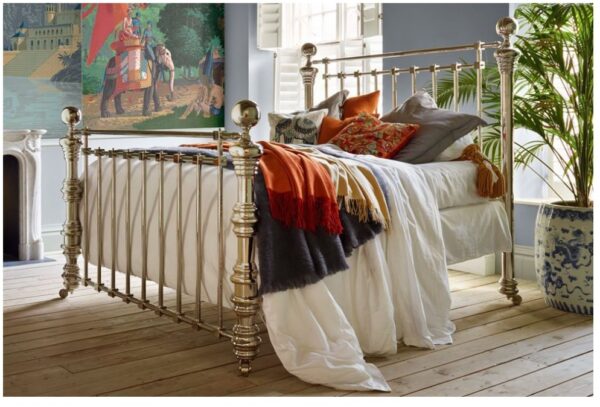 Dickens Bed